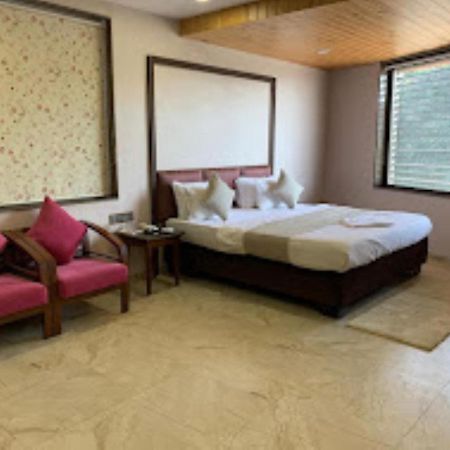 Hotel Radhe Anand Exterior photo
